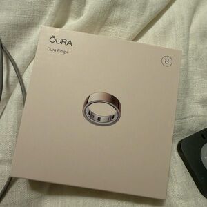 Oura Ring 4 in Rose Gold